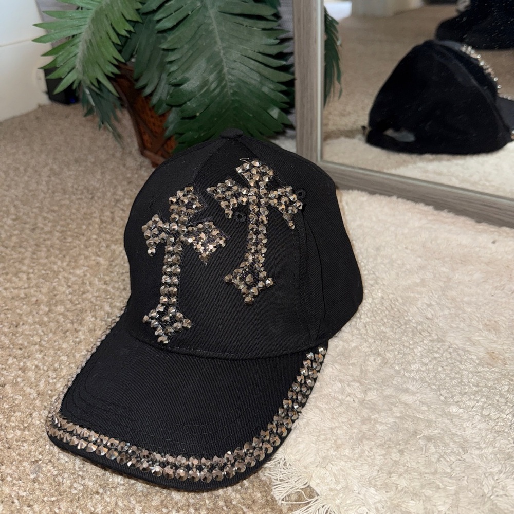 woman’s cross hat